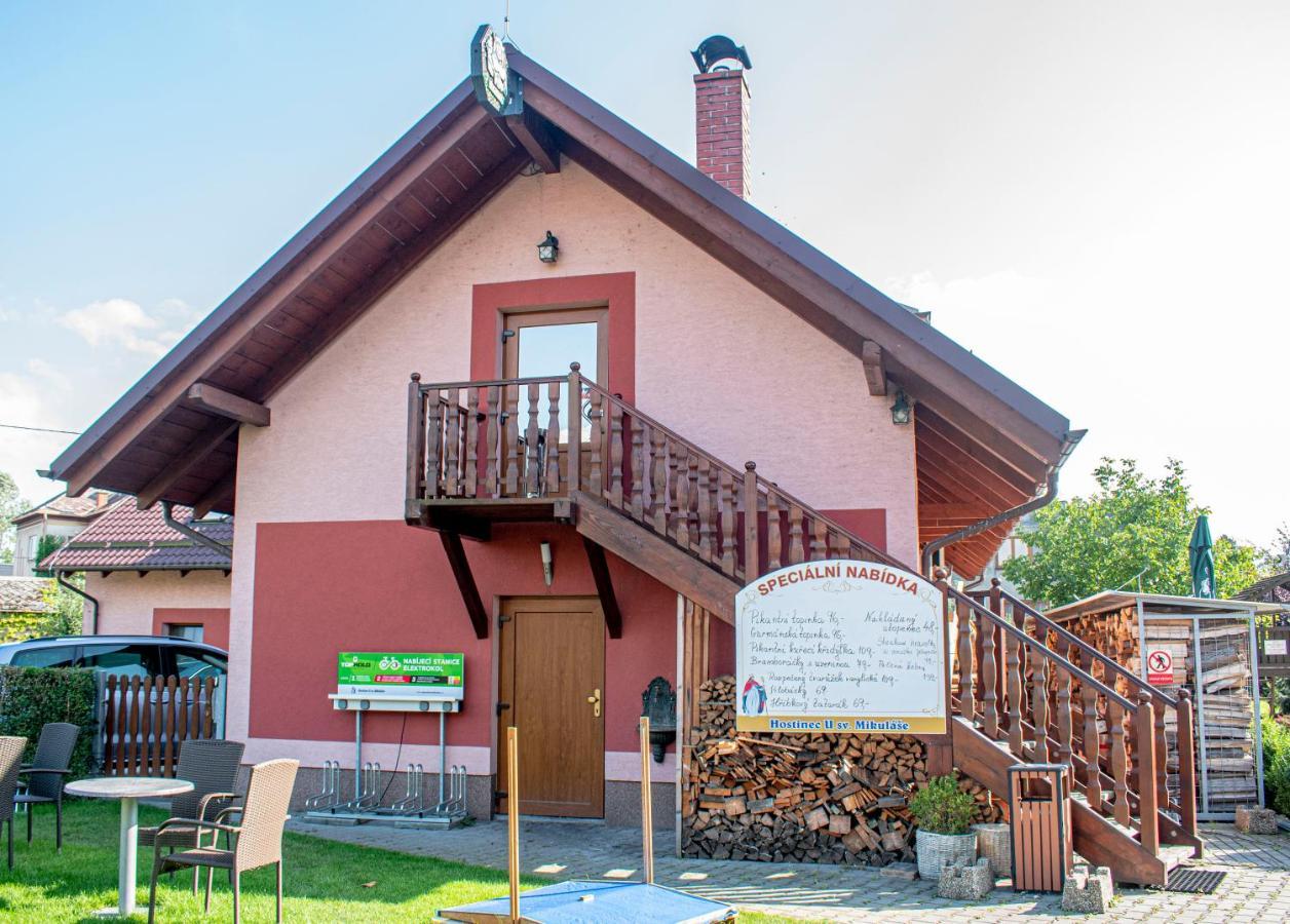 Hostinec A Penzion U Sv. Mikulase Hať Kültér fotó
