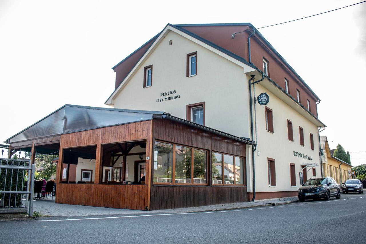 Hostinec A Penzion U Sv. Mikulase Hotel Hať Kültér fotó