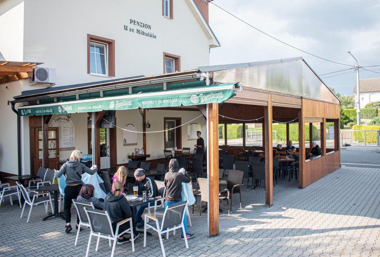 Hostinec A Penzion U Sv. Mikulase Hotel Hať Kültér fotó