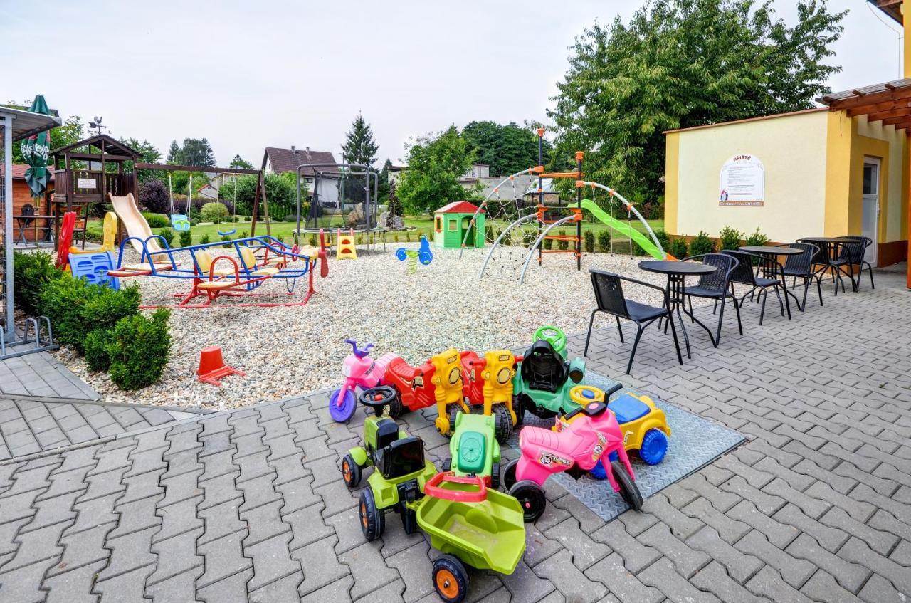 Hostinec A Penzion U Sv. Mikulase Hotel Hať Kültér fotó